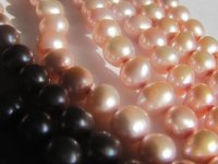 pearl necklace 101 long pink close 2.jpg