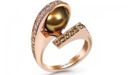 Frank-Ruebel-Rose-Gold-Tahitian-Ring.jpg