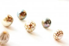 asvof-2015-03-08-karafuru_maki-e_pearl_musee_des_arts_decoratifs_-alice_develey-34699717.jpg