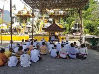 06 Bali Temple 20170511_142353.jpg