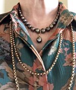 aroque Tahitian pendant also shows coppery brown tones. The pearls are 10-12mm