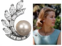 Grace-kelly-wedding-jewellery-set-pearl-diamonds-earrings-van-cleef-arpels-1024x558.jpg