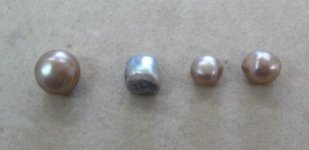 Assorted Natural Pearls 001 TOP [640x480].jpg