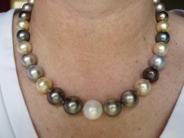 Mixed strand of Tahitians and SSP 11-14mm small.jpeg