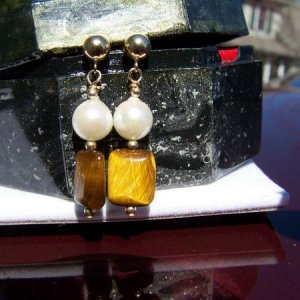 Akoya pearl and tiger eye earrings. There was also a matching bracelet.