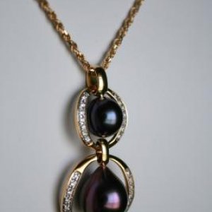 Navy and cherry (almost purple in real life) pearls from Margo Tahitian Pearl (Oahu, Hawaii).