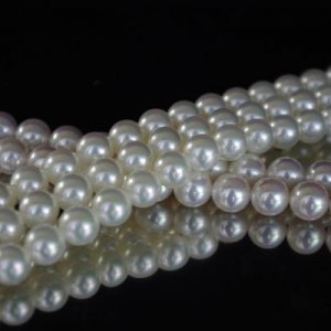 Natural white and AKoya