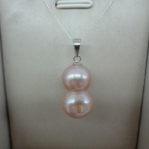 baroque pearl pendant