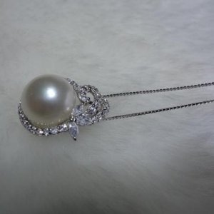 15mm white pearl pendant