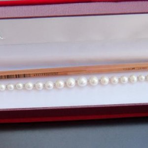 Lovely little bracelet I got today HK freshwater - about Dhs250 (about EUR45 or USD$63) - size about 5mm upwards to 9mm.