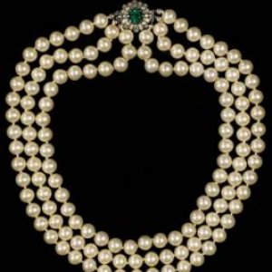 These are Jacqui Onassis' signature pearls that she was most often photographed in. They recently went for auction at the Goodwood Festival in West Sussex and fetched 30,000 GBP. They caught my eye because they are not dissimilar to the necklace I own. I'd like to see a close up of the clasp. I wear mine with the clasp at the side, but Onassis probably was more subtle with her jewellery.