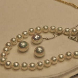 metallic strand earrings and pendent