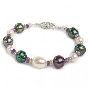 Mixed Bracelet of Akoya Tahitian and Freshwater pearls, with natural Gemstones.