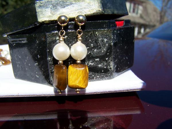 Akoya pearl and tiger eye earrings. There was also a matching bracelet.