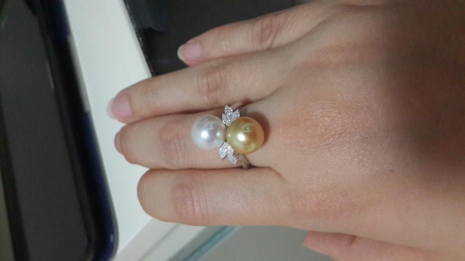 Two tone pearl ring